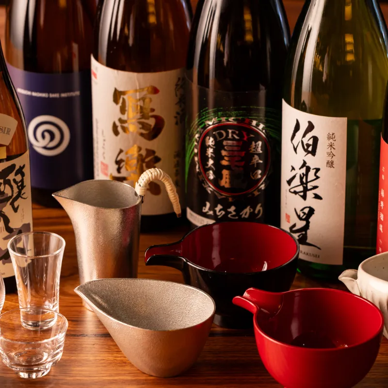 季節のものなど常時20種類近く、豊富に取り揃えている日本酒